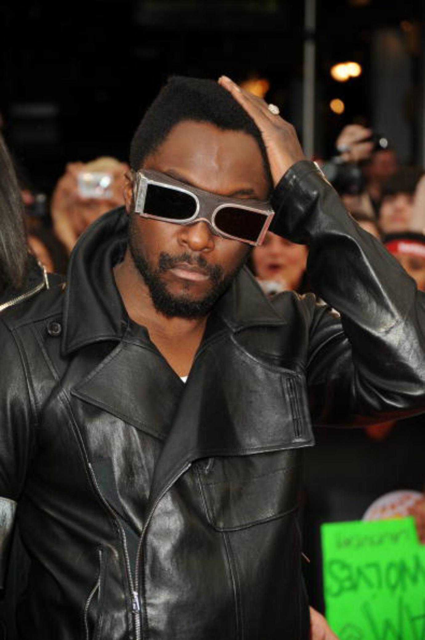 Will.i.am poses for a photo on the red carpet.