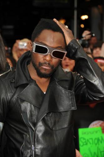 Will.i.am poses for a photo on the red carpet.