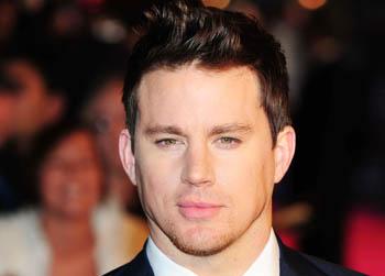 //channing tatum help woman car splash