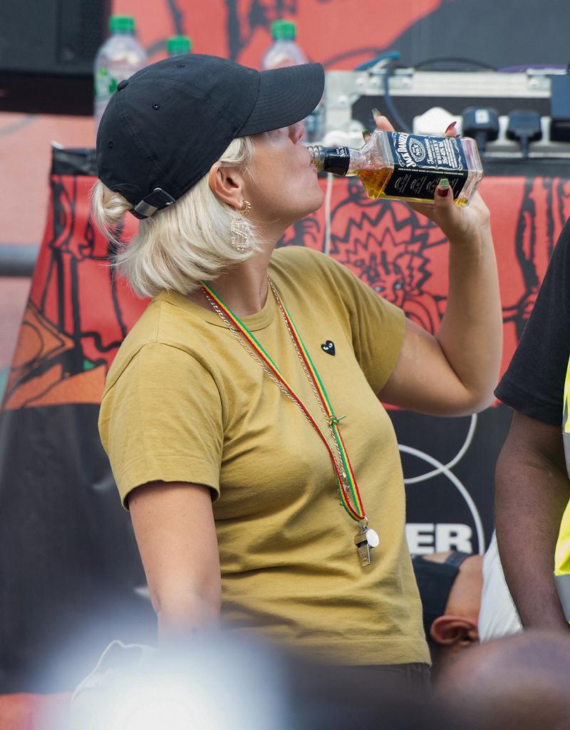 Lily Allen Collapse Drinking Smoking Binge