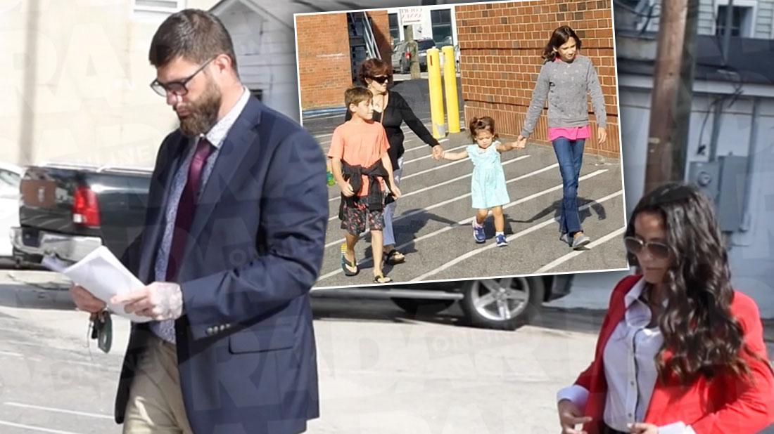 Jenelle & David Walk Into Court With Kids