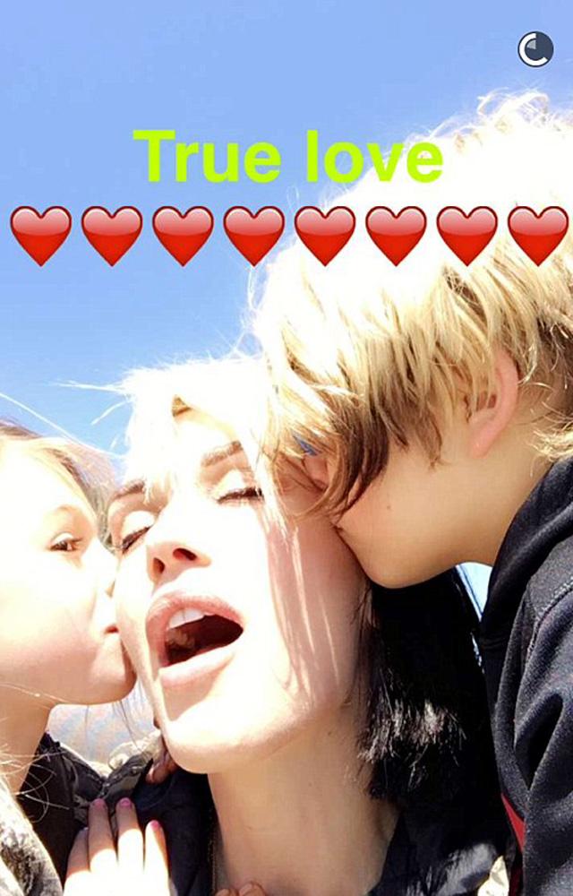 Gwen Stefani Blake Shelton Vacation Snapchat Kids