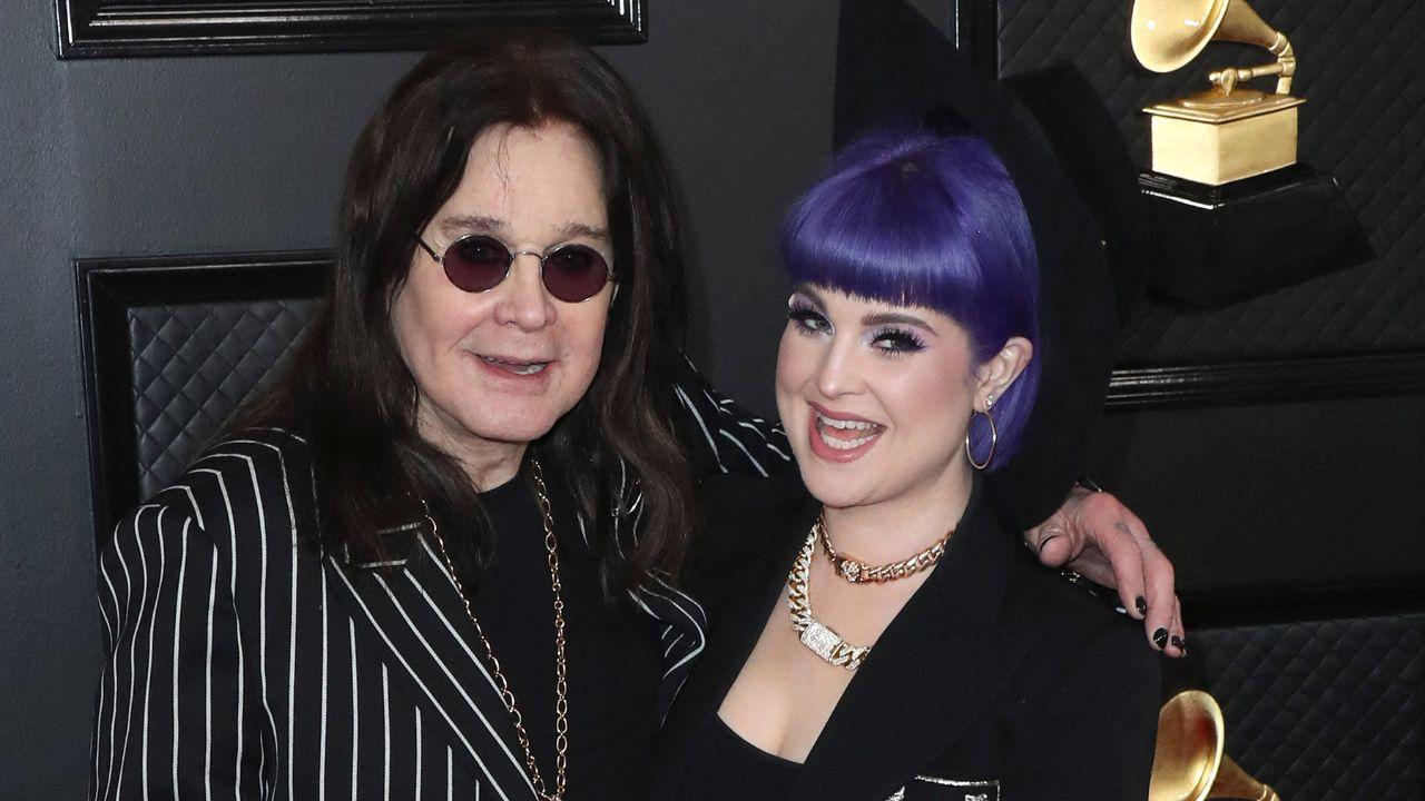 image of Kelly Osbourne revealed she wore a wig at the Grammys to hide her face and skinny cheekbones.