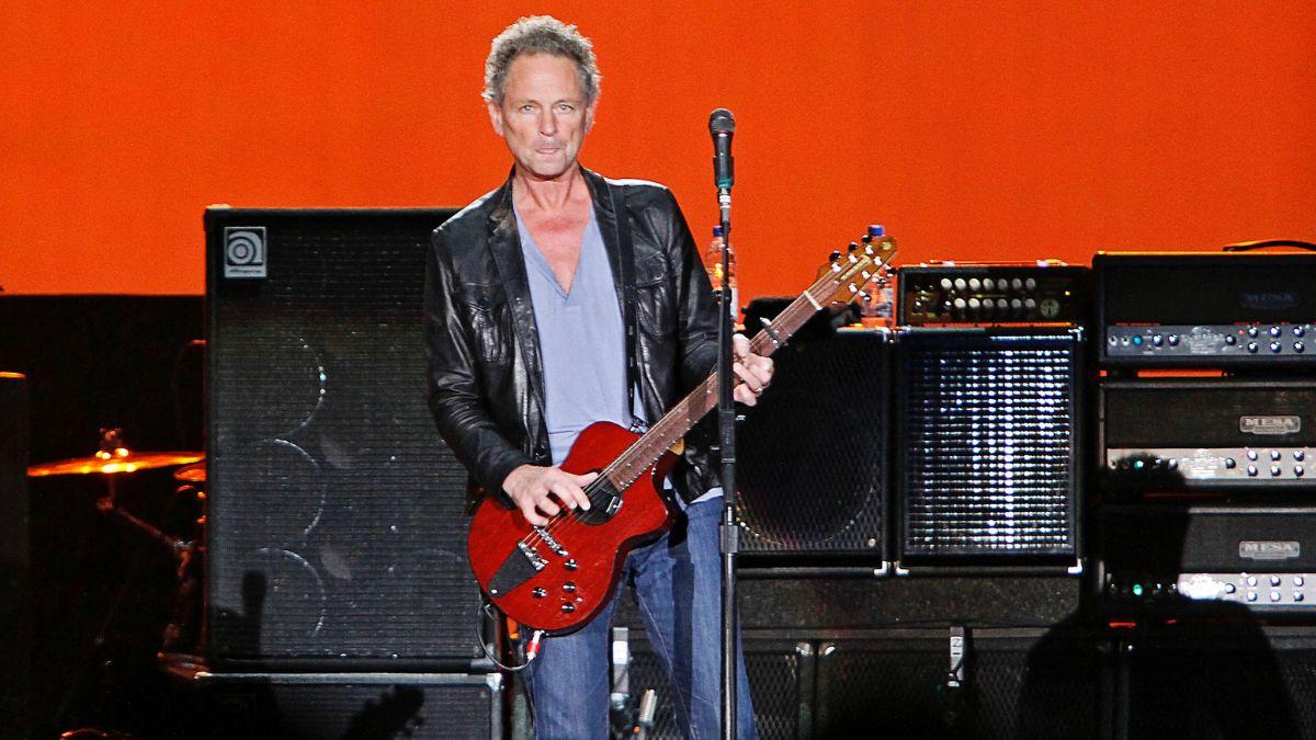 picture of lindsey buckingham
