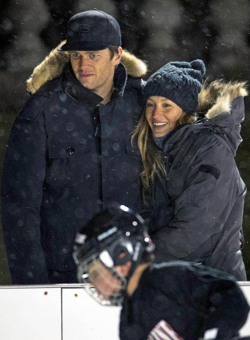 Tom Brady Gisele Bundchen Marriage Kiss PDA Hockey Game