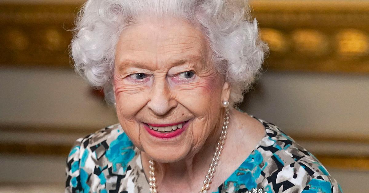 Queen Elizabeth Still Alive Despite Rumors, Family 'Making Final Plans'