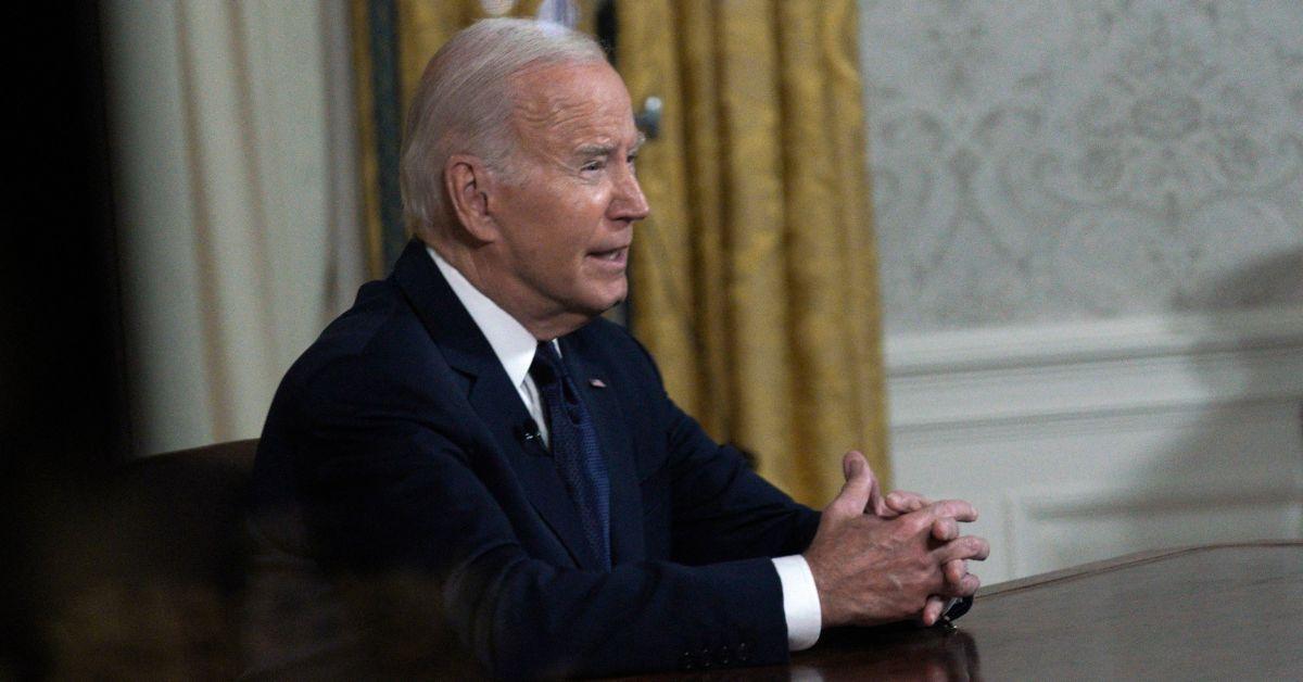 joe biden read teleprompter instructions aloud oval office address