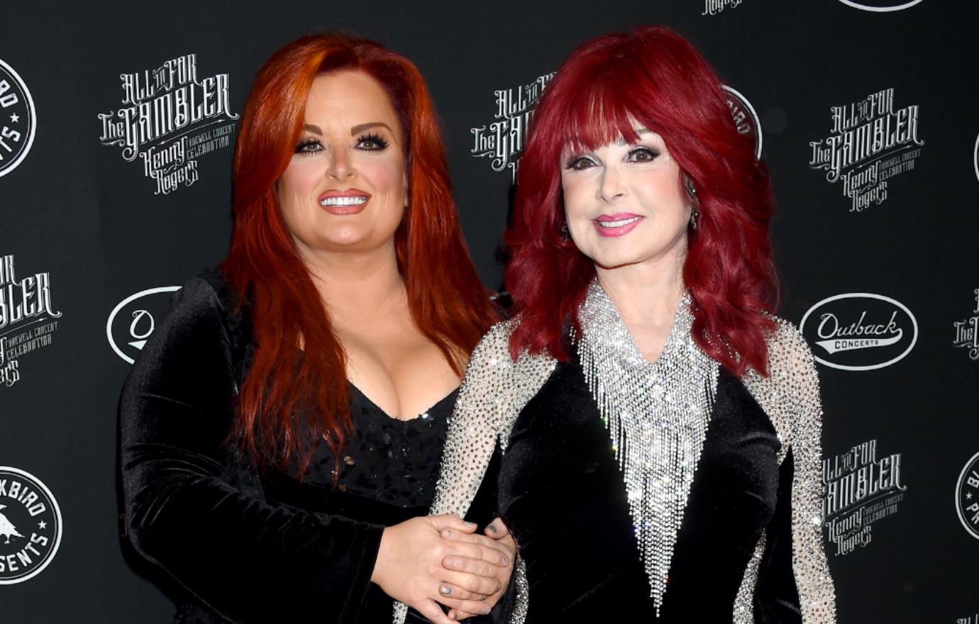 grammy winning country star naomi judd dies at