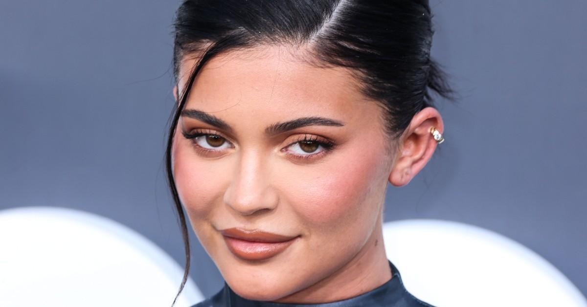 Fans Rip Kylie Jenner For Short Flight On Private Plane