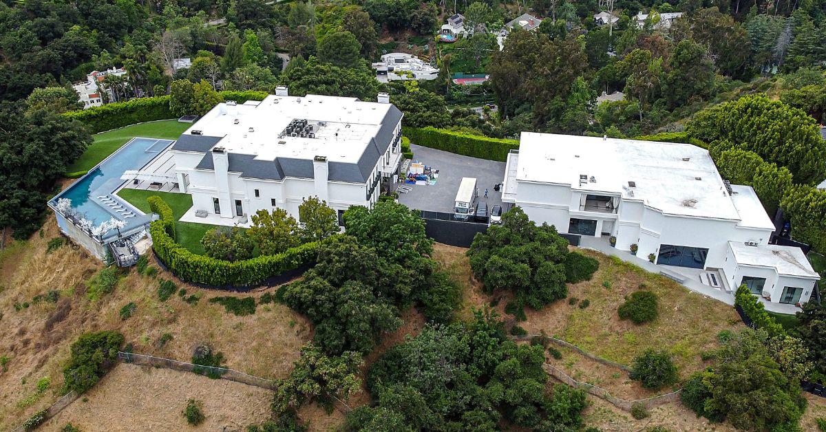 jennifer lopez ben affleck battle selling mansion