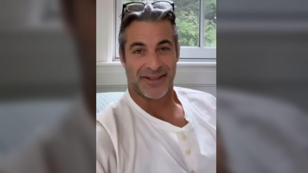 jennifer aniston jim curtis baby battle friends star doubts