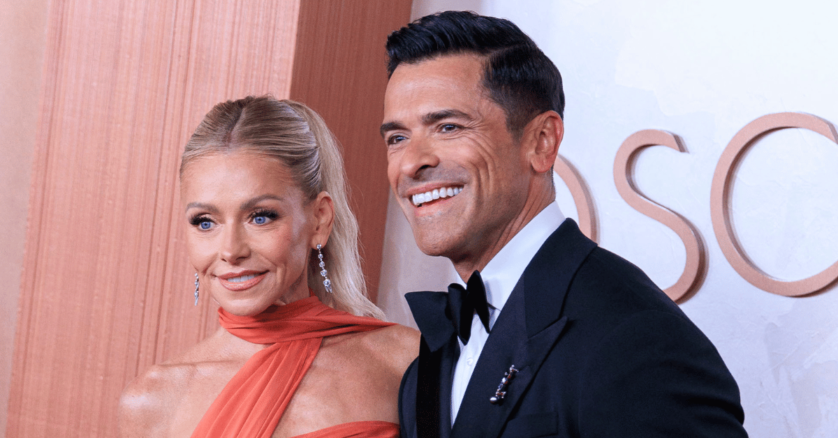 Photo of Kelly Ripa and Mark Consuelos