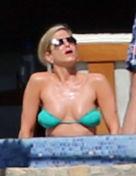 //jennifer aniston cabo bikini