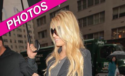 //jessica_simpson_hides