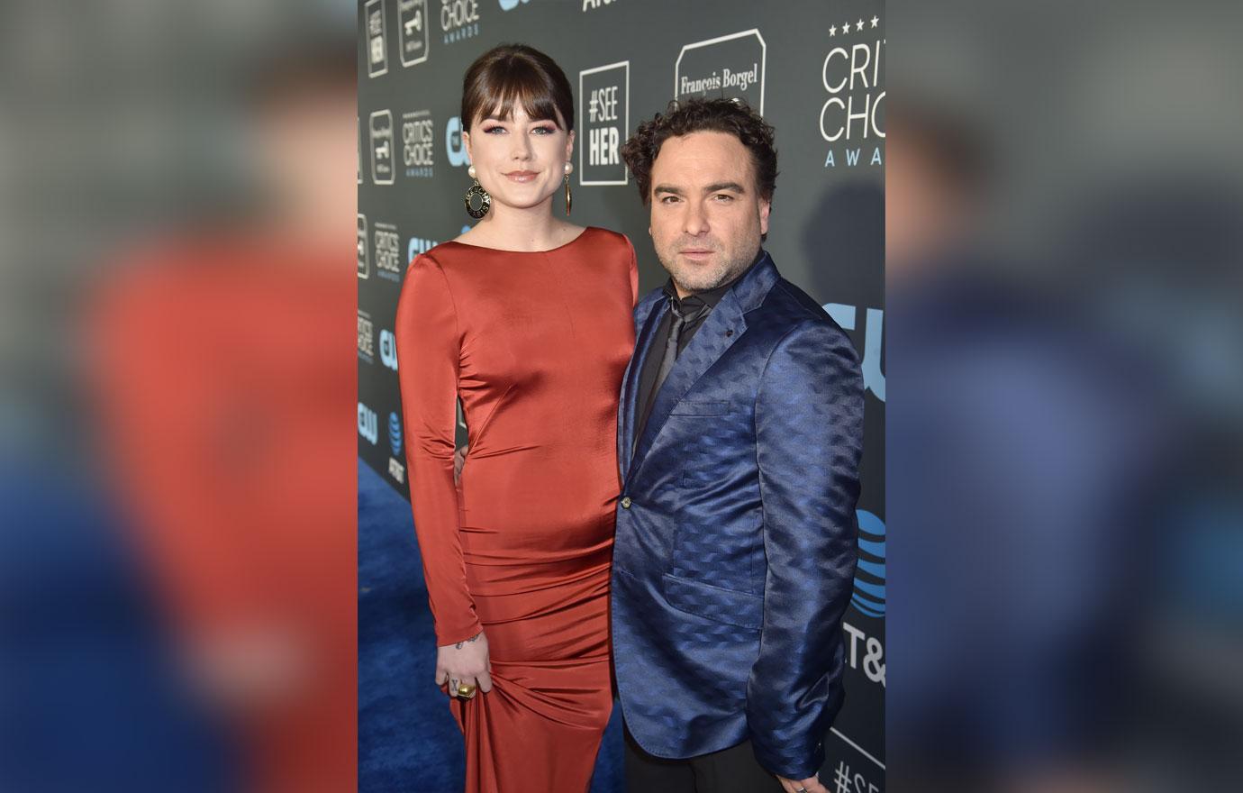 Big Bang Theory Johnny Galecki Asks Younger Girlfriend Dad Hand In Marriage