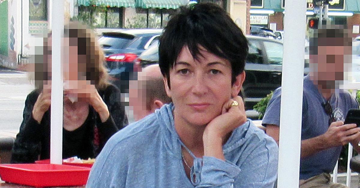 ghislaine maxwell doesnt flush toilet stinking up jail sex trafficking charges