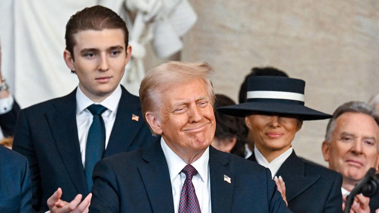 Photo of Barron Trump, Donald Trump, Melania Trump