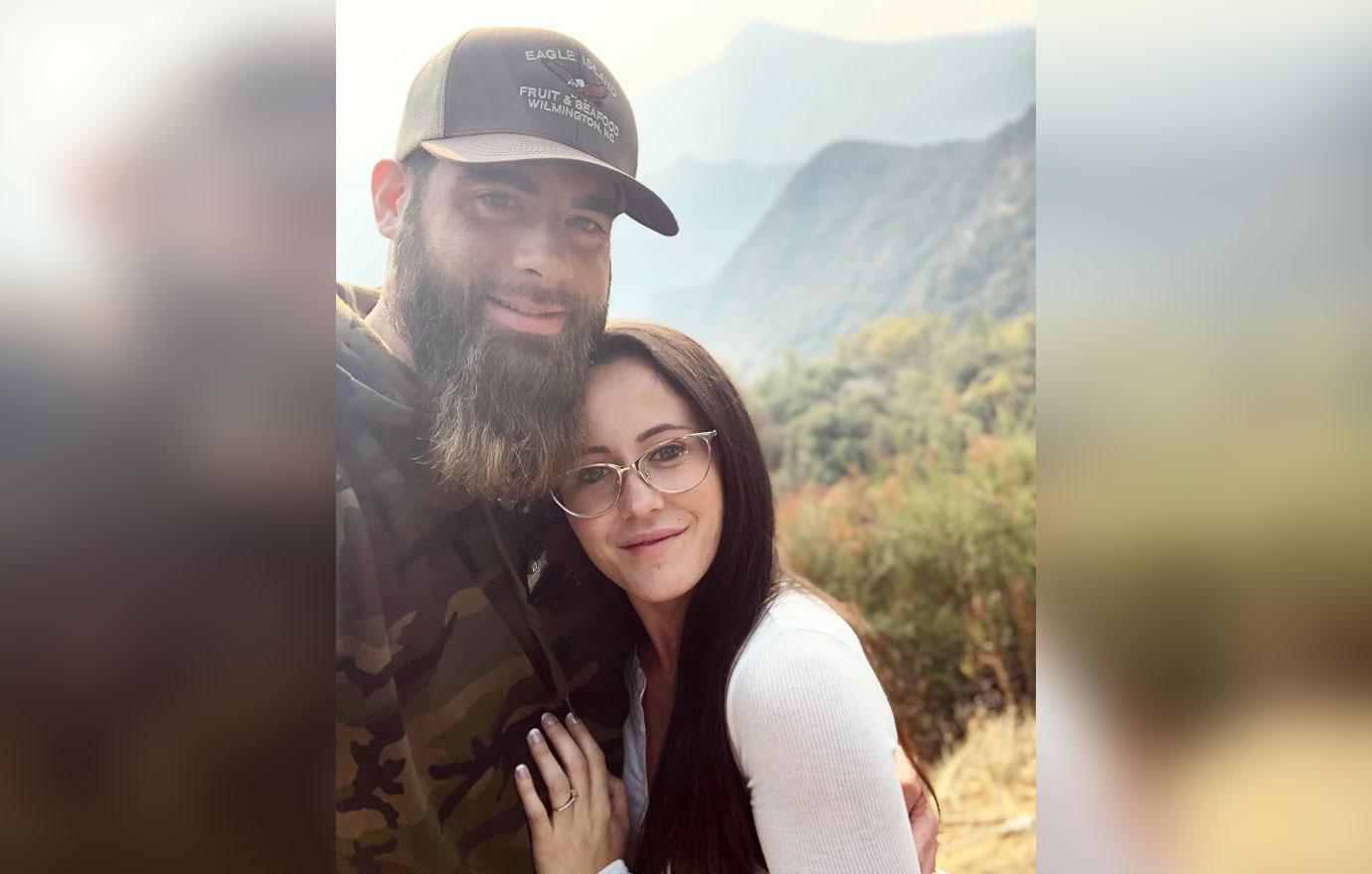 Jenelle Evans and David Eason take a selfie together.