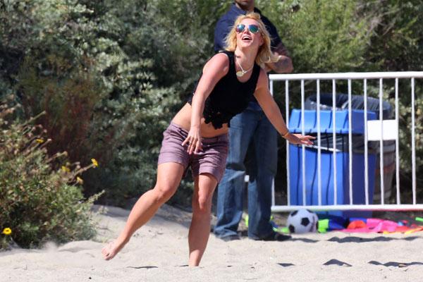 Britney Spears Faking Ankle Injury