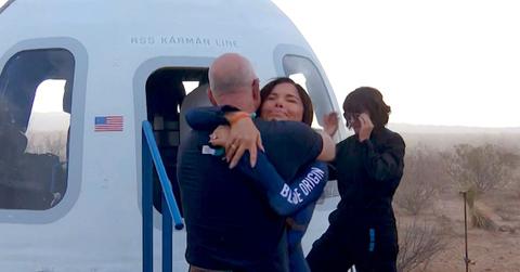 Photo of Jezz Bezos and Lauren Sánchez