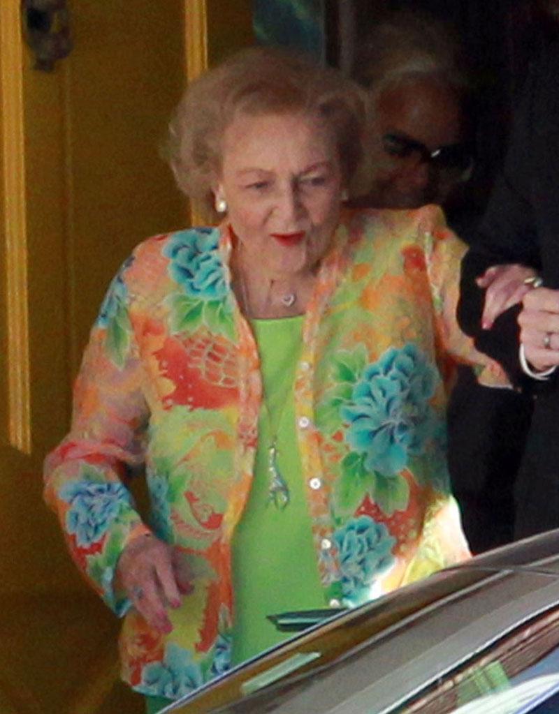 //betty white dying claims birthday