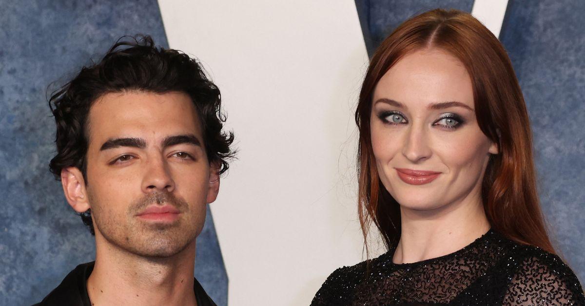 joe jonas snubs kelly clarkson flirty chat show appearance