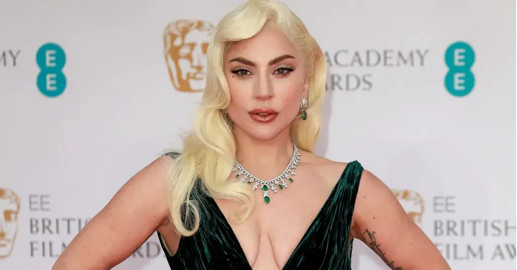 lady gaga reveals psychosis  years interview mental health battle