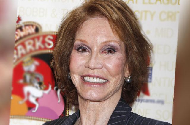 Mary Tyler Moore Health Crisis Close To Death