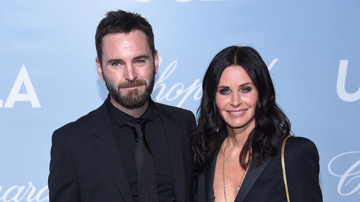 image of Johnny McDaid and Courteney Cox
