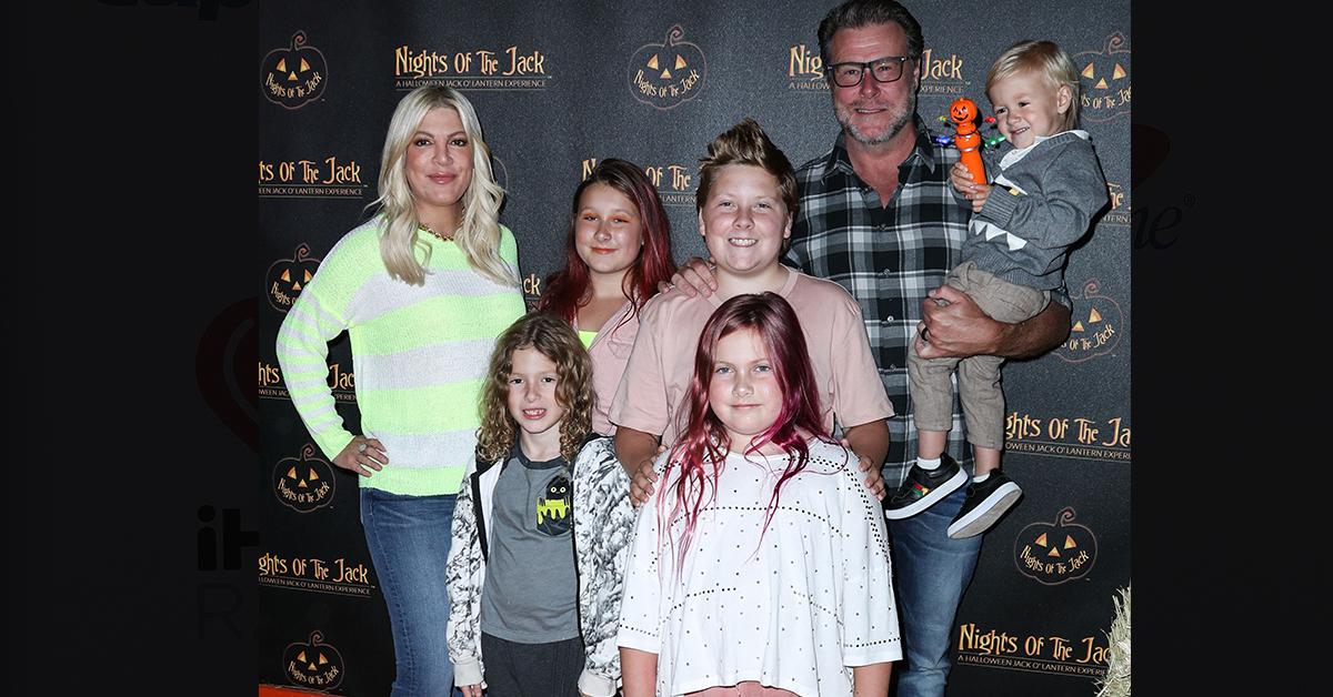 tori spelling staying in motel photos dean mcdermott divorce