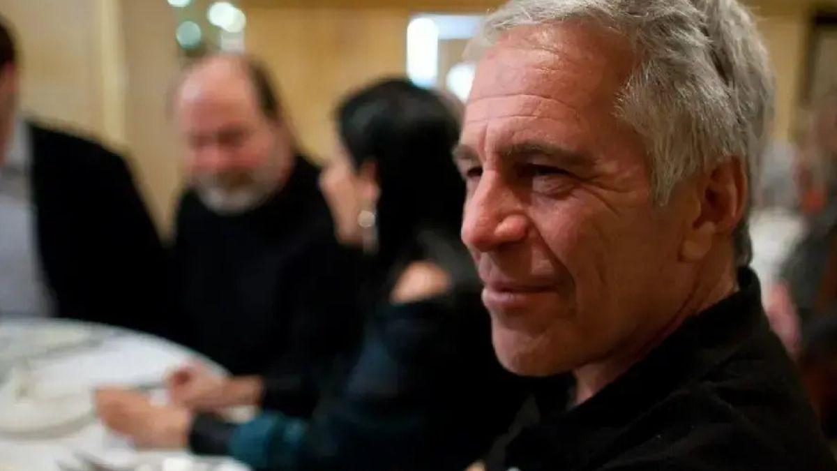 The sick pedo had a hush-hush meeting with Dr. Eduardo Rodriguez at his New York clinic.