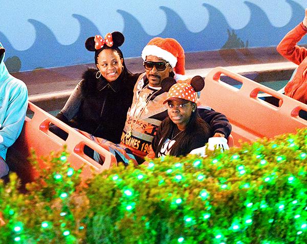 //Snoop Dog Disneyland Christmas