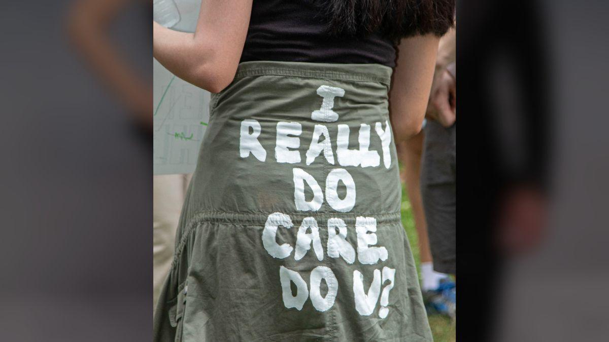 Photo of Melania Trump jacket satire