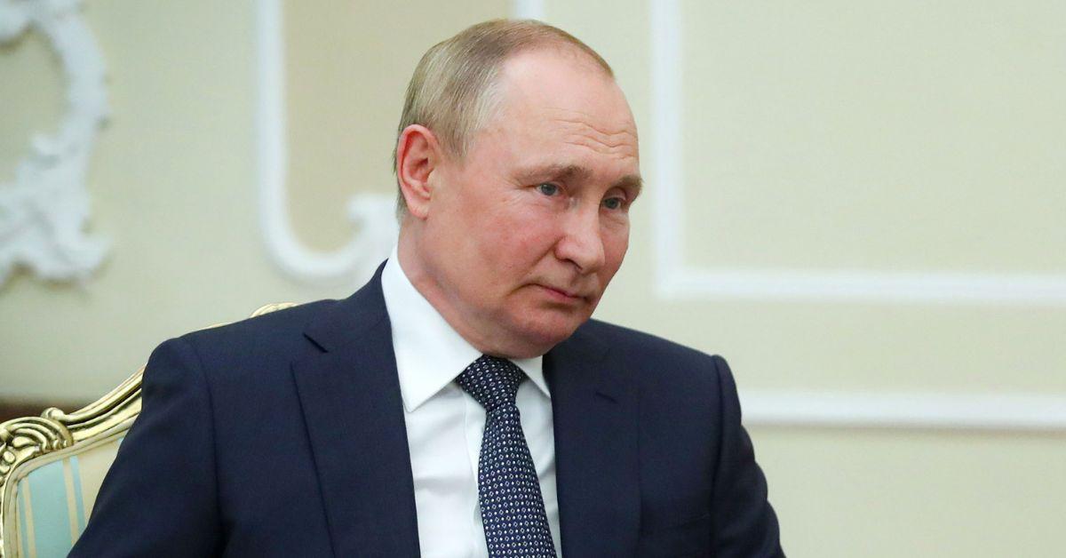 Doctors Called To Putin's Side As He Suffers Coughing Fits, Chest Pains