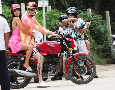 megan fox machine gun kelly motorcycle mexico photos divorce r