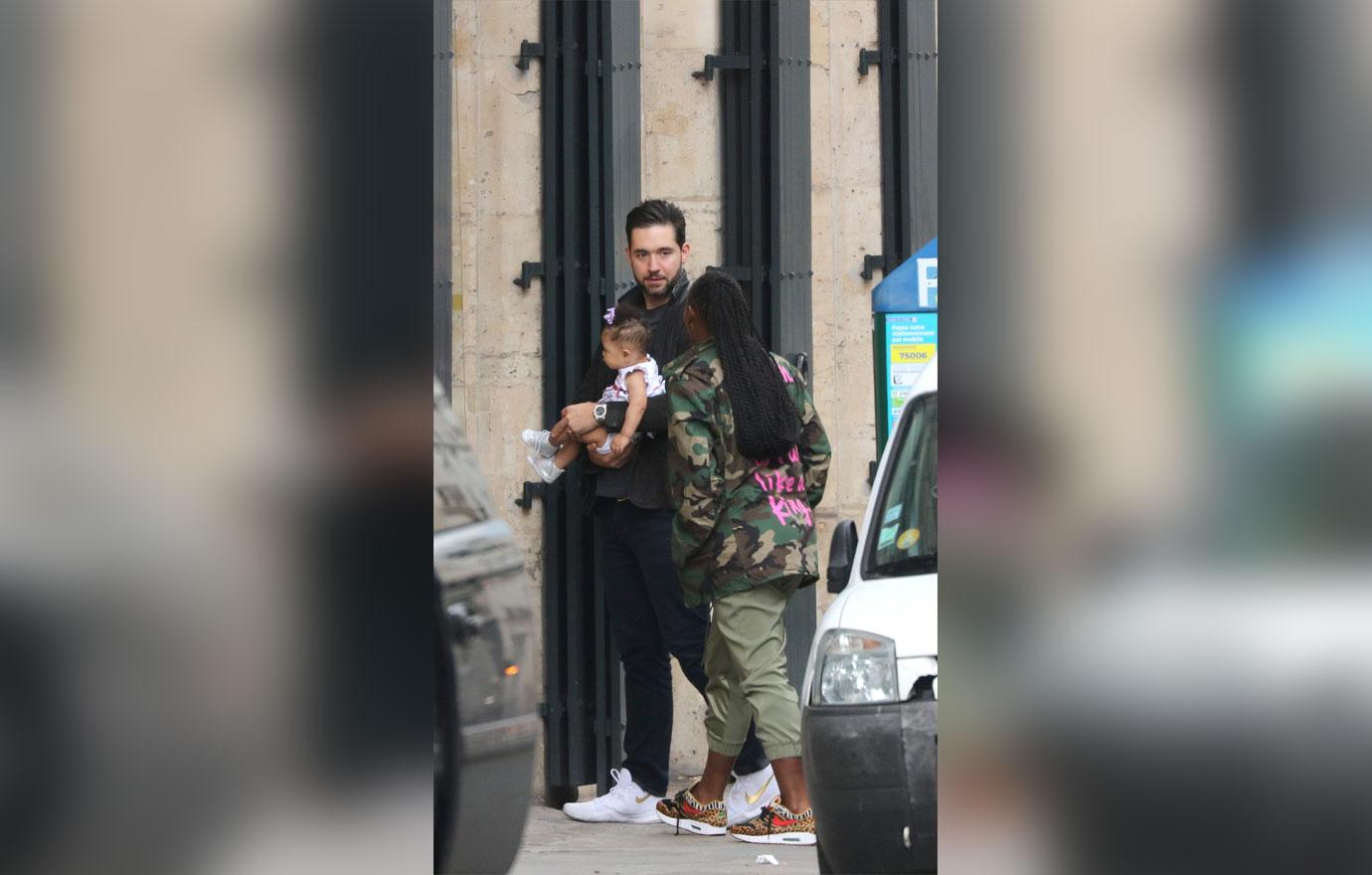 Serena Williams Baby And Husband Shop In Paris