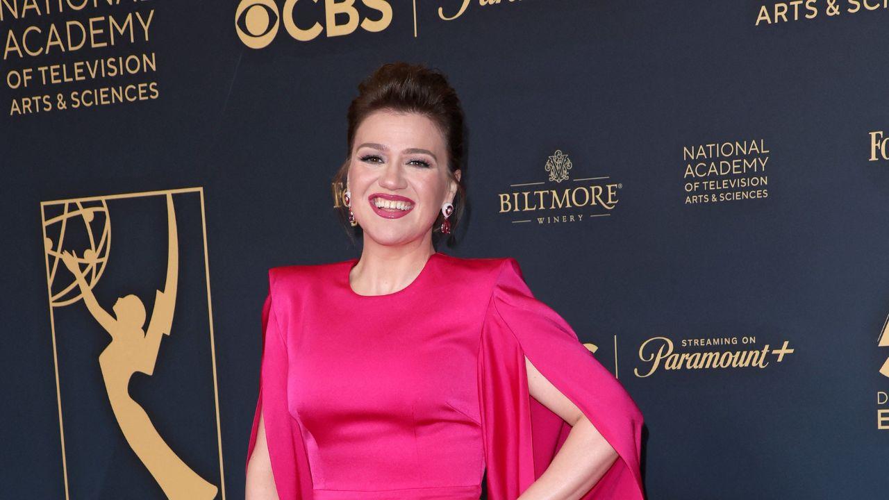 Kelly Clarkson pokes fun at NBC's strict new HR rules as she jokes about the network's workplace policies.
