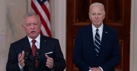 joe biden ridiculed wander stage visit jordan king abdullah ii