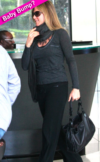 //jenn aniston baby bump x_