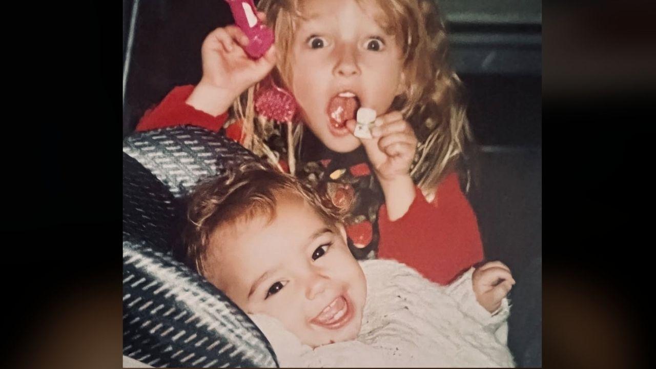 Photo of young Hayden and Jansen Panettiere