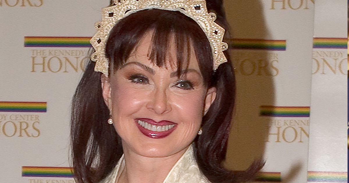 naomi judd family sues block death photos release suicide