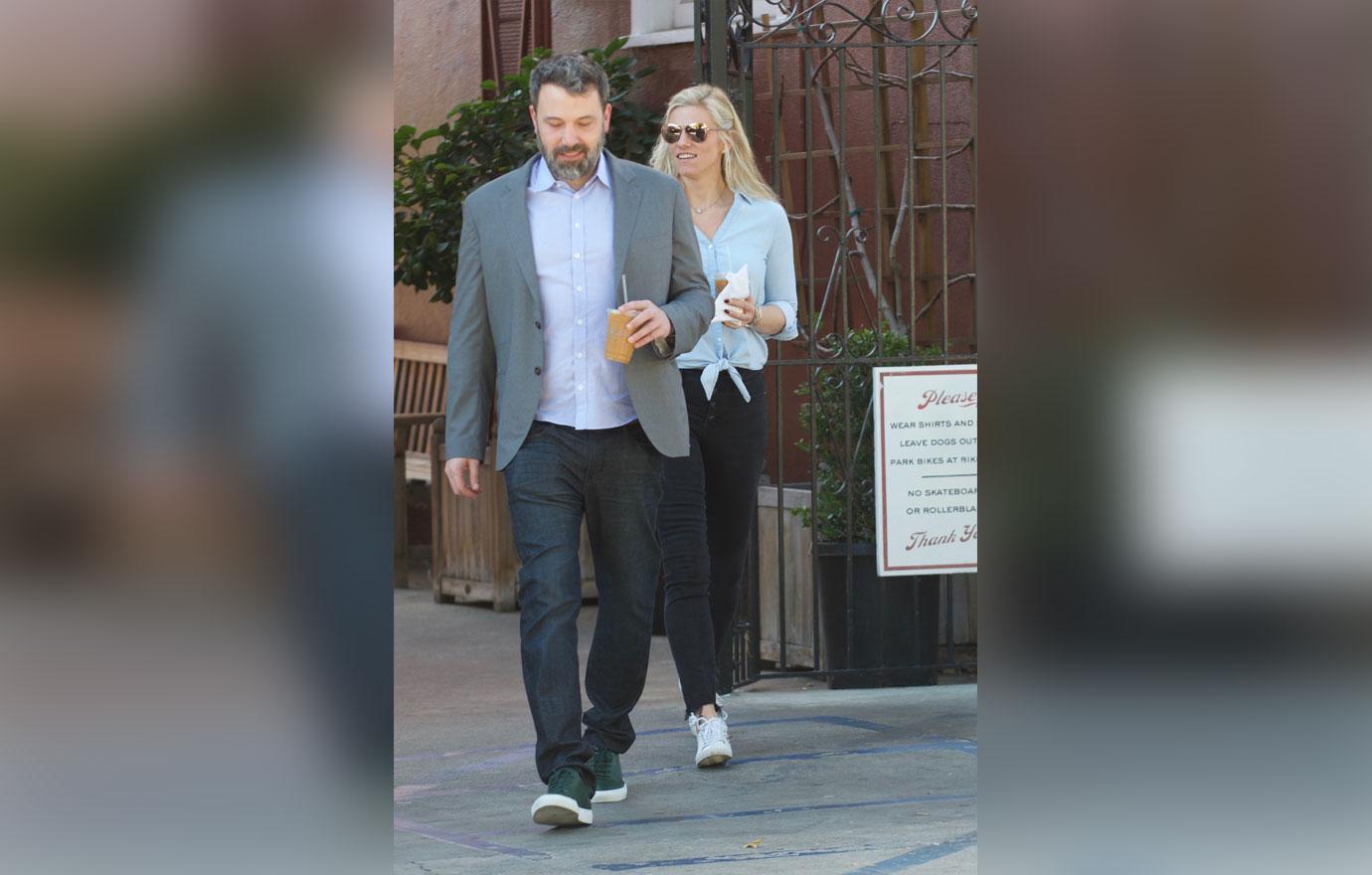 //ben affleck introduces girlfriend lindsay shookus jennifer garner