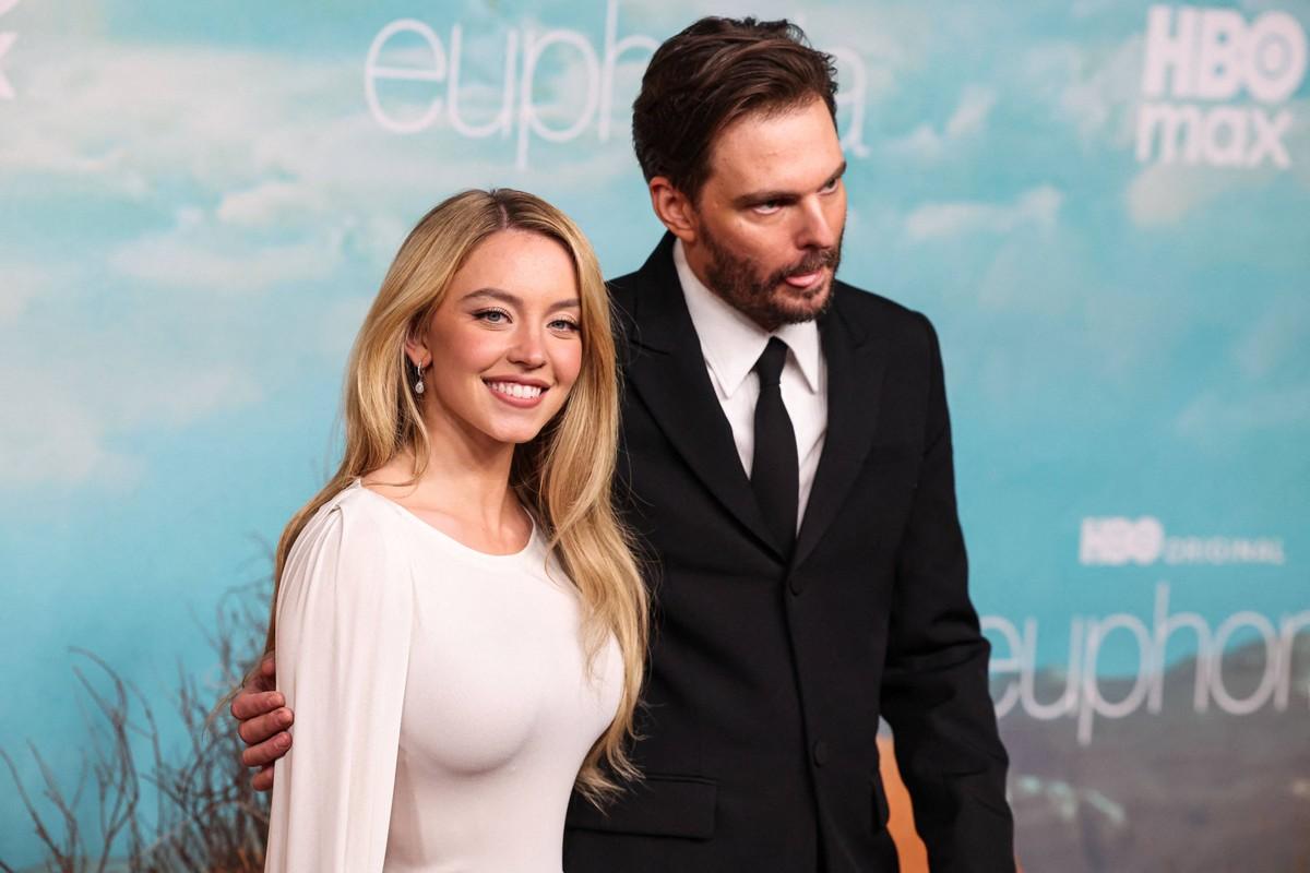 Sydney Sweeney's finale photo roundup included Jacob Elordi, Alexa Demie and Maude Apatow, but not Zendaya.