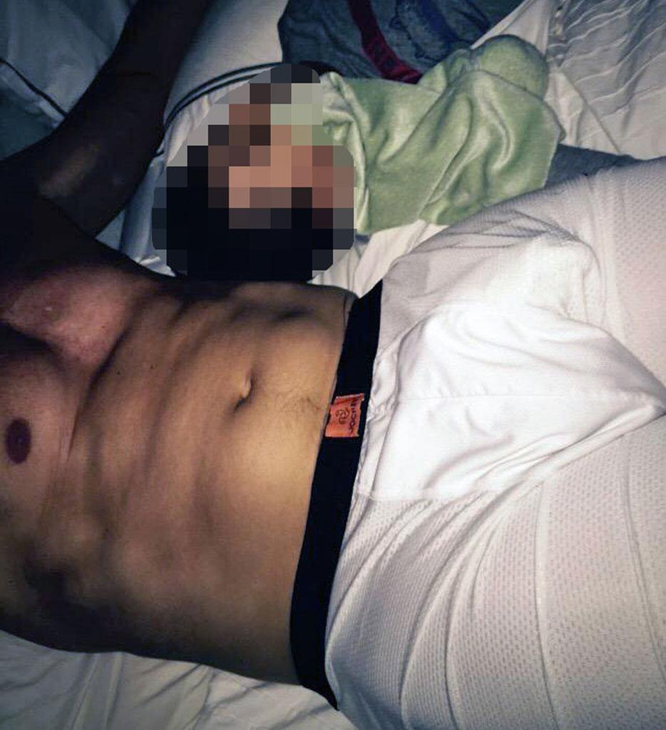 anthony weiner sexting scandal son bed pics