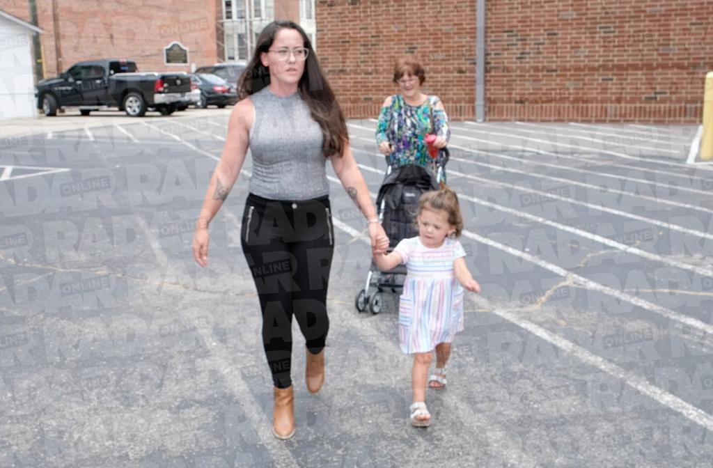 Jenelle Evans Screams At Her Mom And Grabs Ensley Outside Of Court 