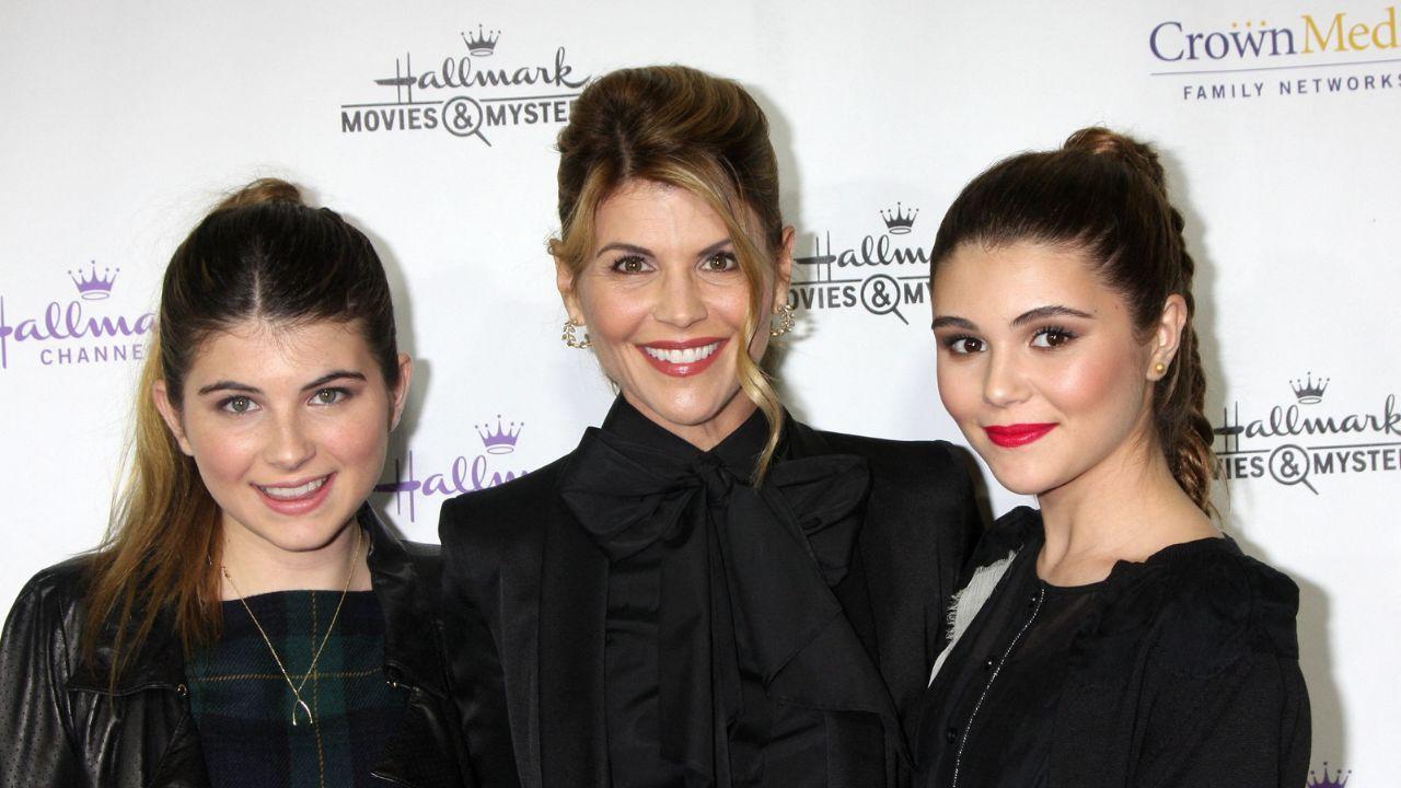 photo of Lori Loughlin and daughters