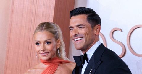 Photo of Kelly Ripa and Mark Consuelos