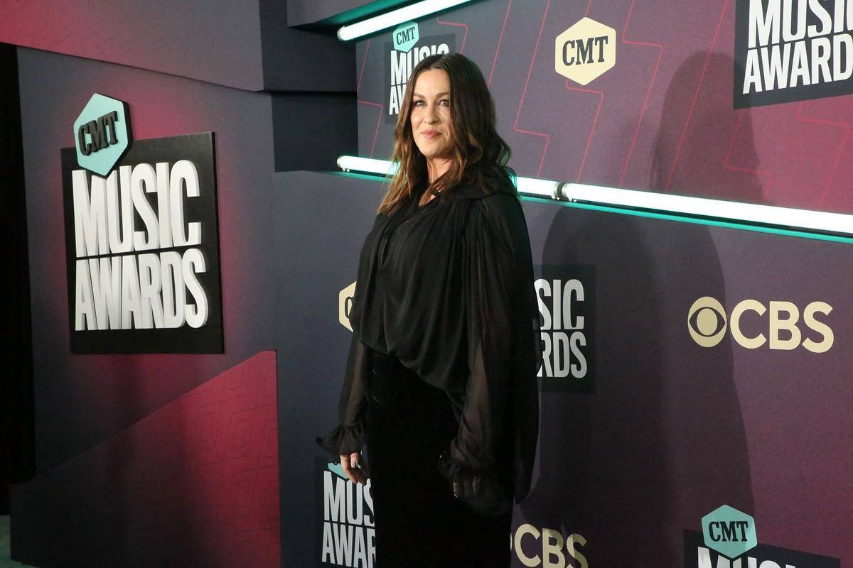 Jonathan Schwartz stole $4.8 million from Alanis Morissette and was eventually sentenced to six years in prison.