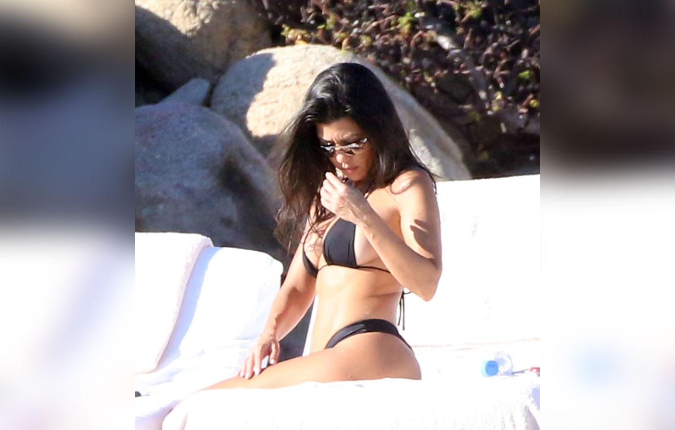 Kourtney kardashian beach vacation Scott Disick girlfriend Sofia Richie