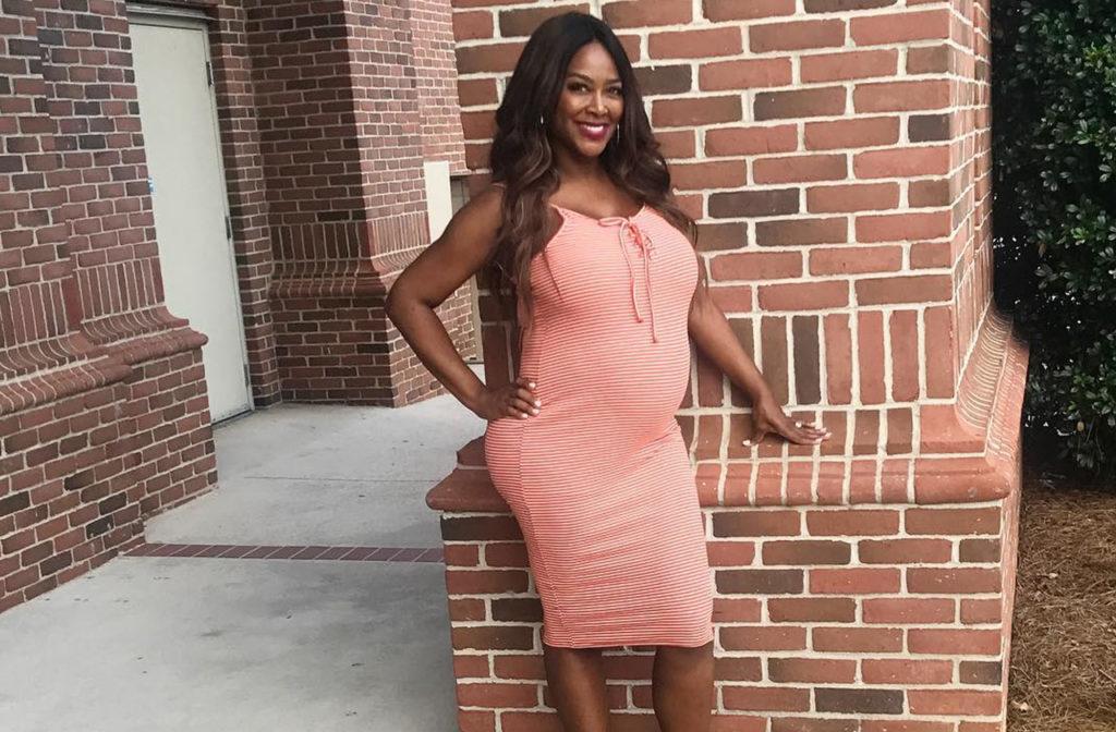 //Kenya Moore Keeping Baby Weight After Birth